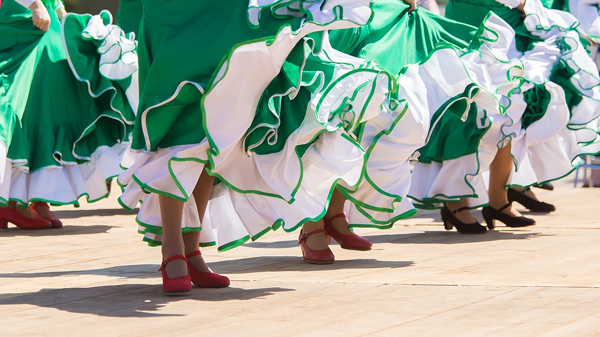 defile choquant consulat algerie france tenues surprendre