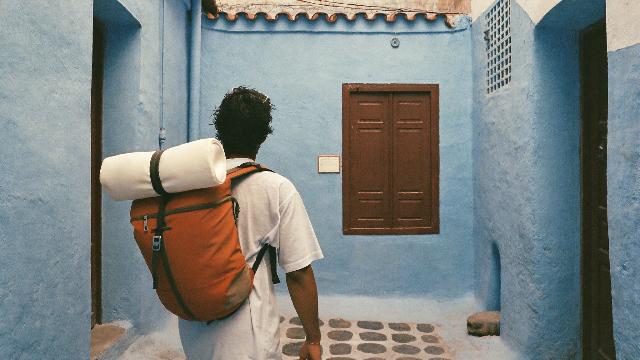 Ruelles bleues de Chefchaouen au Maroc, idéales pour un voyage en solo