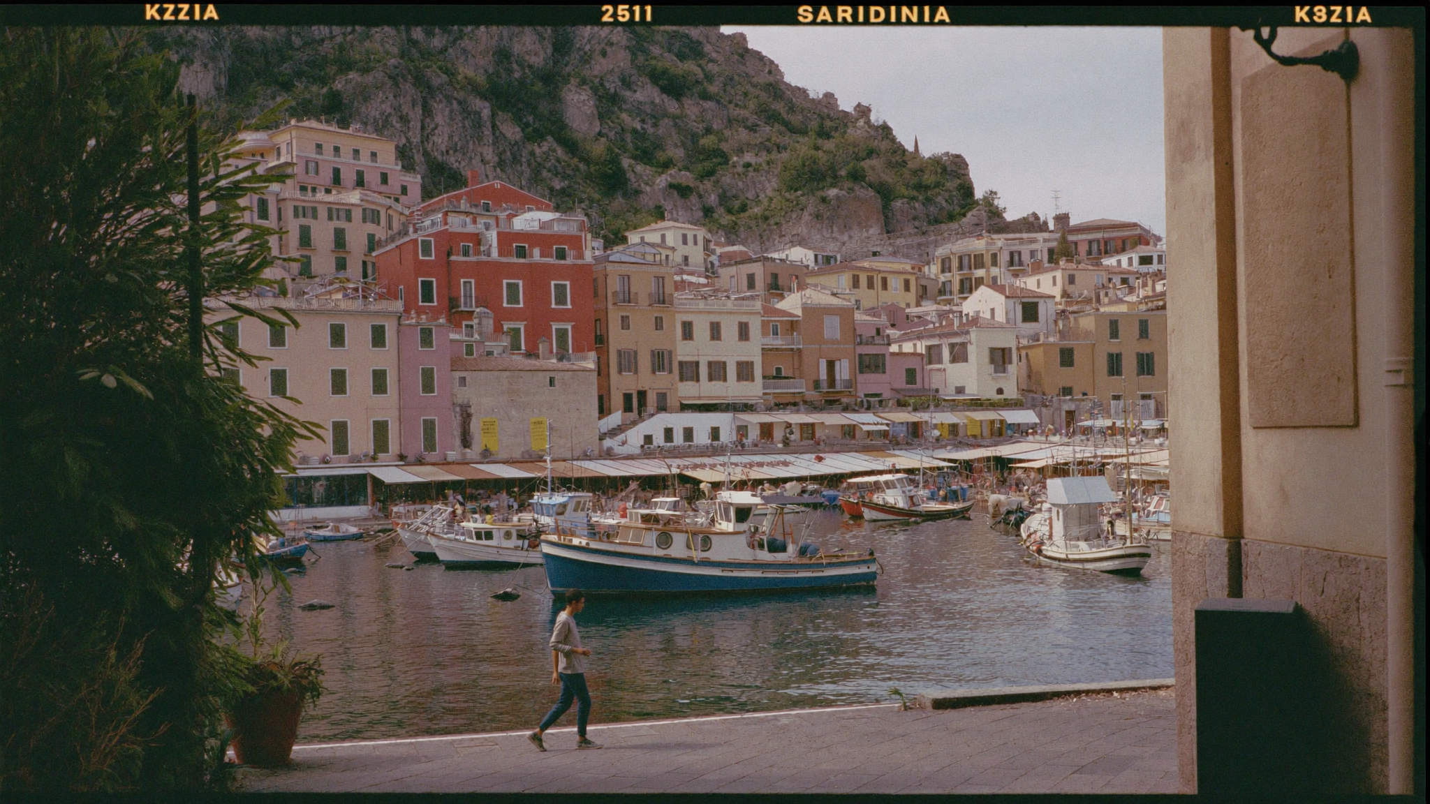 Vue du port et du centre historique de Cagliari en Sardaigne